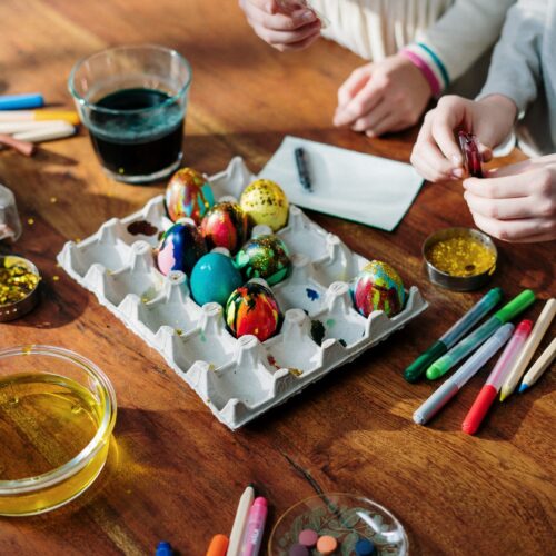 coloring eggs